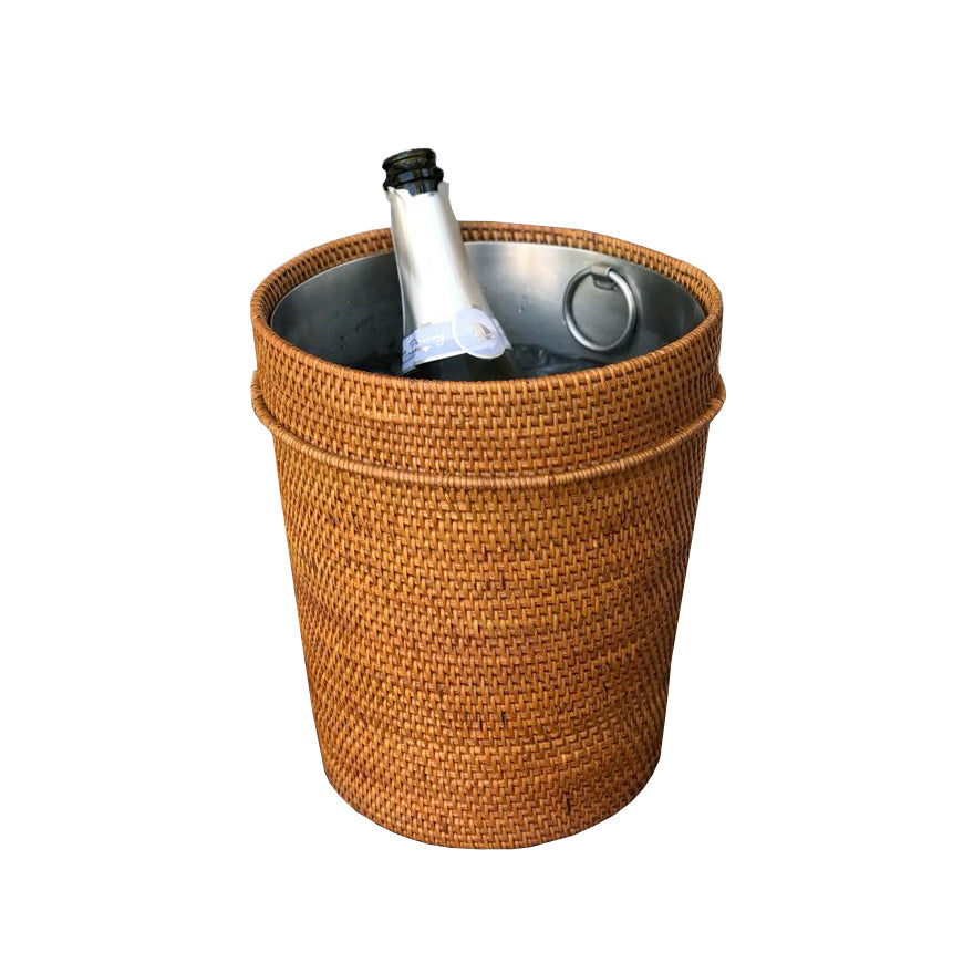 Atte New Apartemnet Hampers by Riani Rattam